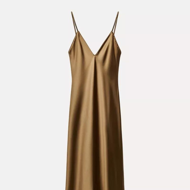 VESTIDO MIDI SATINADO ZARA Millie Bobby Brown y la tendencia de los vestidos satinados