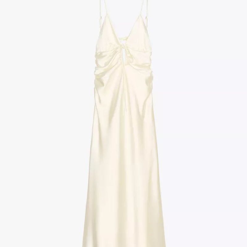 VESTIDO SATINADO CUT OUT ZARA Millie Bobby Brown y la tendencia de los vestidos satinados