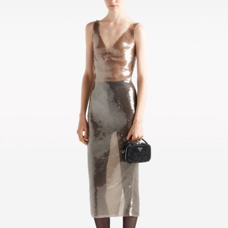 Prendas que Carrie Bradshaw usaría hoy de Farfetch Prada vestido midi de tul con detalles de lentejuelas