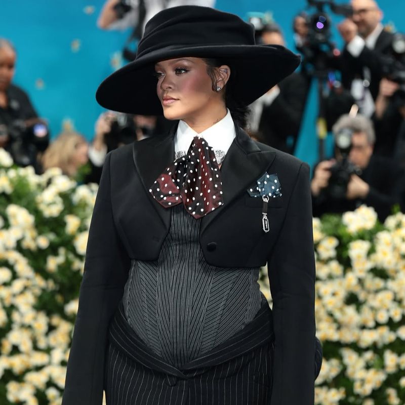 Met Gala 2025 Rihanna en Marc Jacobs, estilizada por Jahleel Weaver