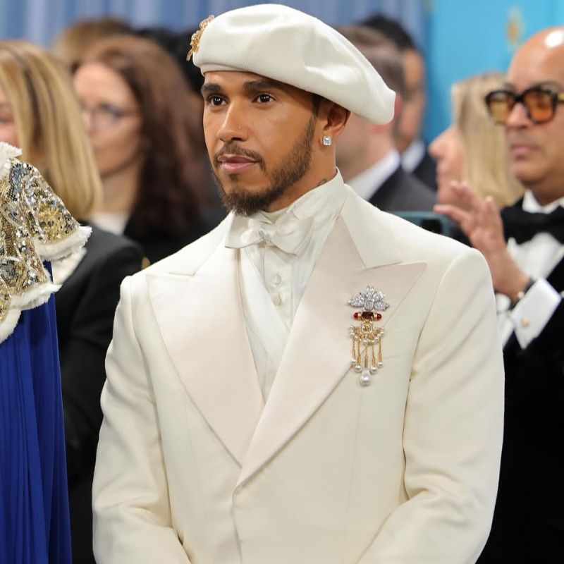 Met Gala 2025 Lewis Hamilton en Wales Bonner con joyería de Briony Raymond