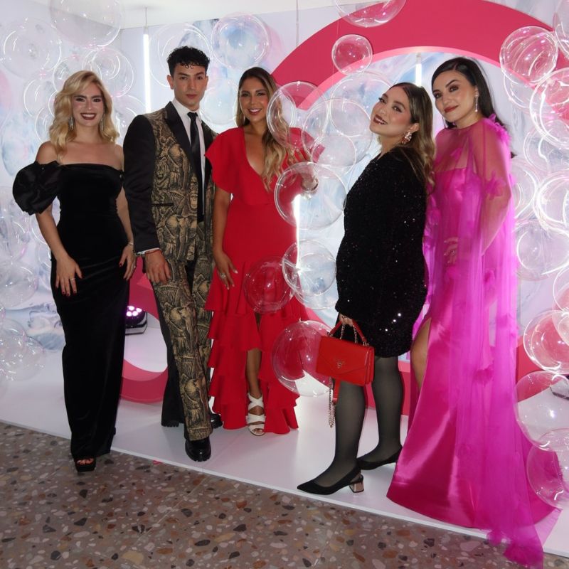 Representantes de la familia de Bioderma en Centromerica en el evento celebrando el 30 aniversario de la botella Sensibio H2O