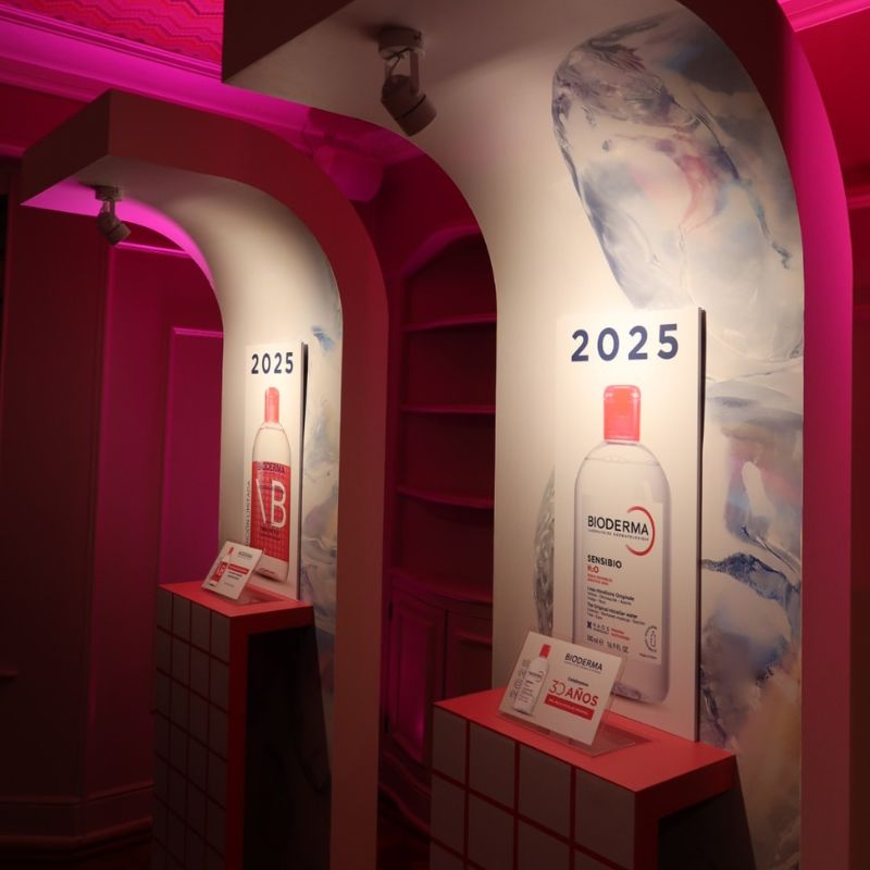 30 aniversario de Bioderma celebrando la botella Sensibio H2O