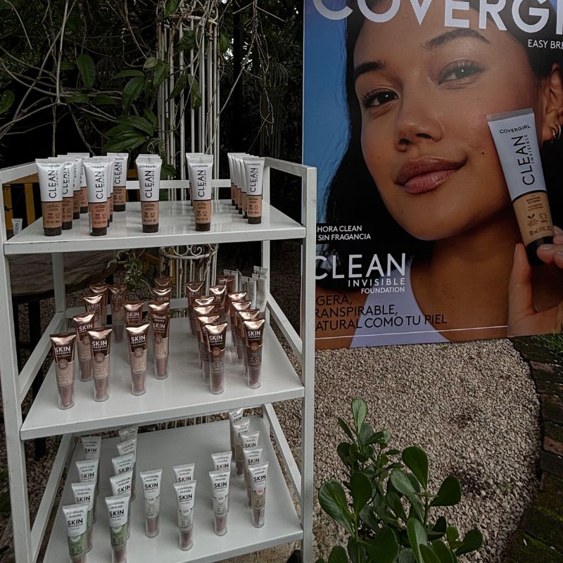 Covergirl presentó su más reciente lanzamiento de productos Clean en Proverde Garden Center