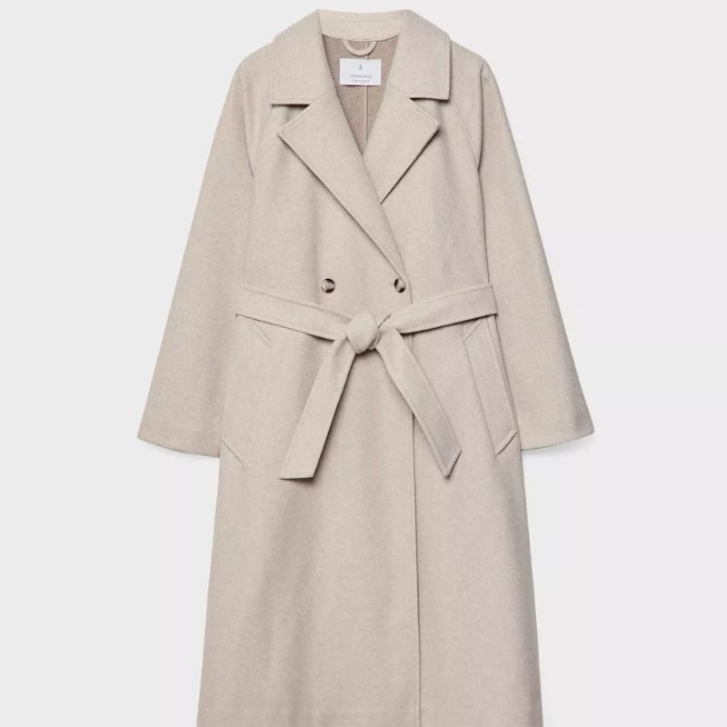 abrigos atemporales clave de temporada Stradivarius Abrigo trench tacto suave referencia 5818/183/004