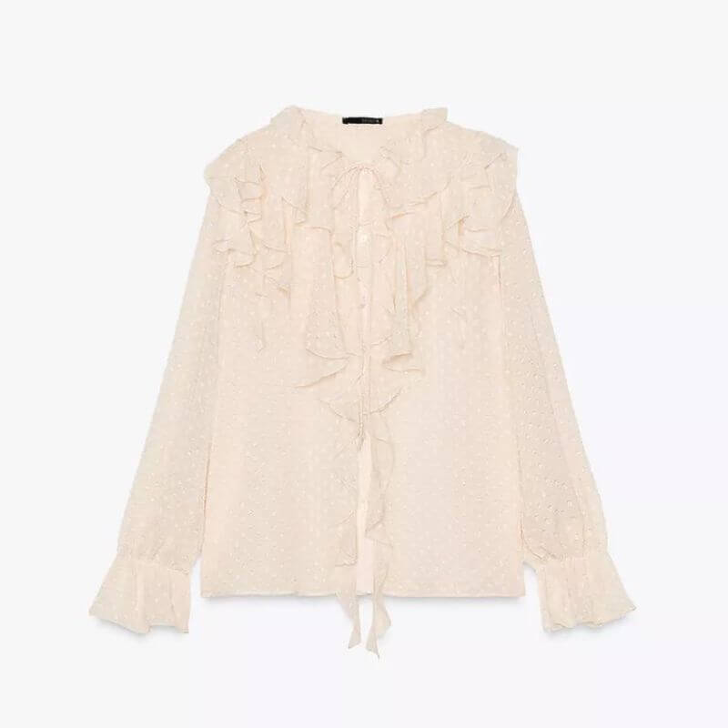 Rebajas de Zara de mitad de año, las mejores opciones Blusa semitransparente de cuello redondo con volantes y cordón. Manga larga acabada en elástico y volante. Cierre frontal con botones. referencia: 2275/713/712